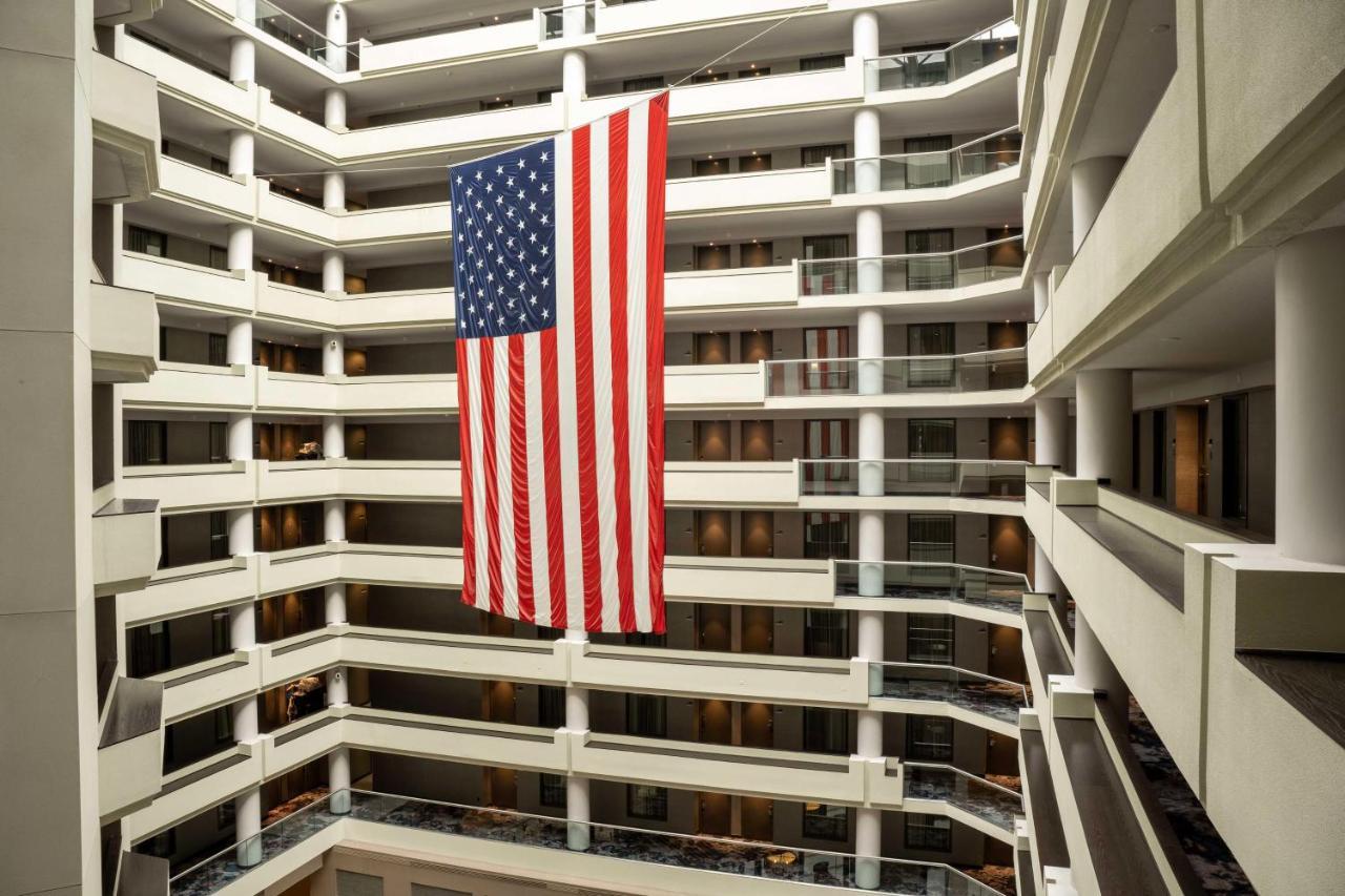 Embassy Suites By Hilton Crystal City National Airport Arlington Exterior photo